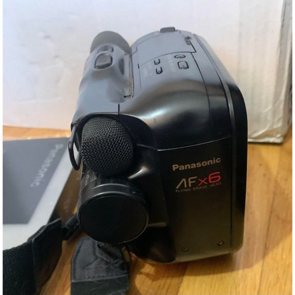 Panasonic Palmcorder AFx6 with Case & Batteries - Powers On Untested - Picture 3 of 6